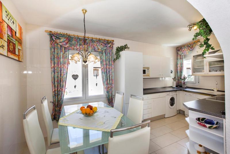 2009 Casa San Maurici Con Piscina By Homeselectspain เอมปูเรียบราบา ภายนอก รูปภาพ